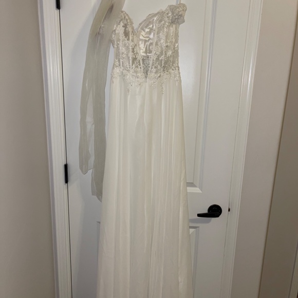 White dress - Picture 7 of 14